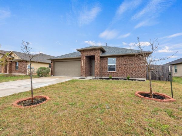411 Camellia DR, Hutto, TX 78634