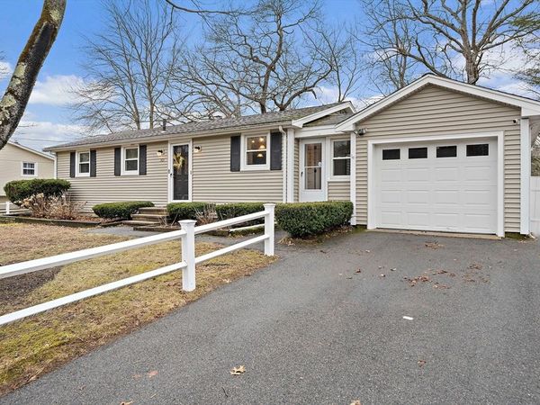 303 Pond St, Rockland, MA 02370