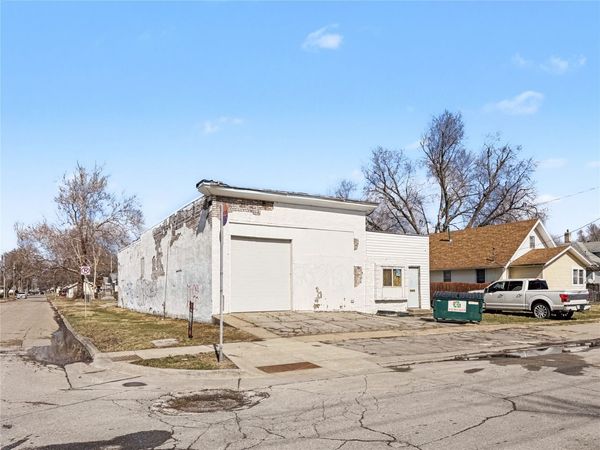 2400 E Grand Avenue , Des Moines, IA 50317