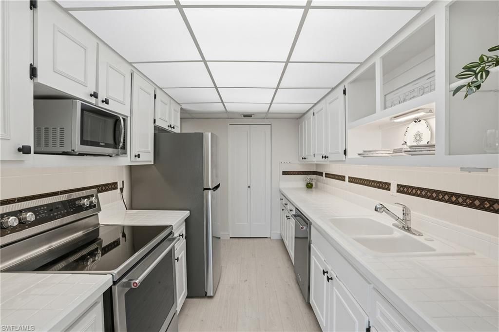 3410 Gulf Shore Blvd N, Unit 702, Naples, FL 34103 Photo