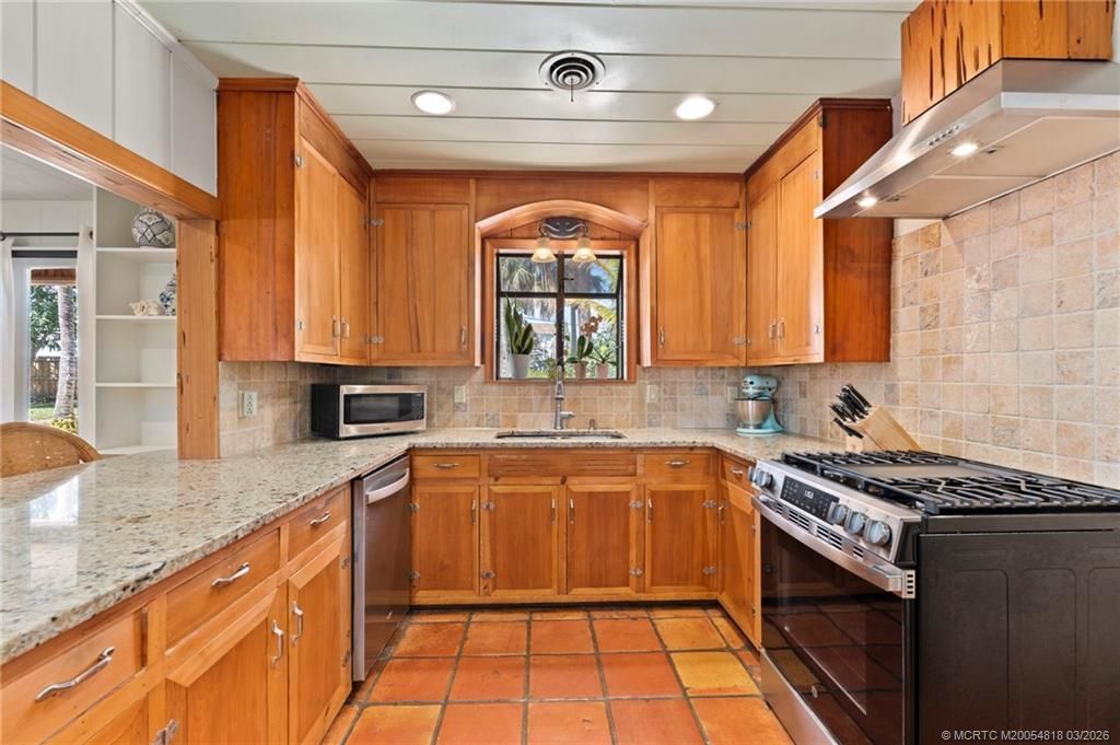 892 SE Saint Lucie Boulevard, Stuart, FL 34996 Photo