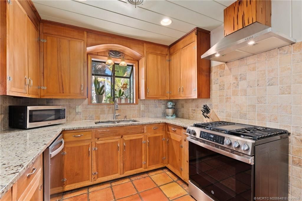 892 SE Saint Lucie Boulevard, Stuart, FL 34996 Photo