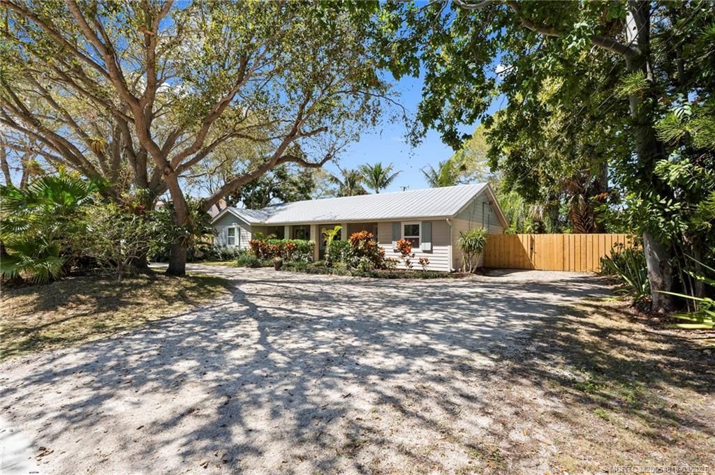 892 SE Saint Lucie Boulevard, Stuart, FL 34996 Photo