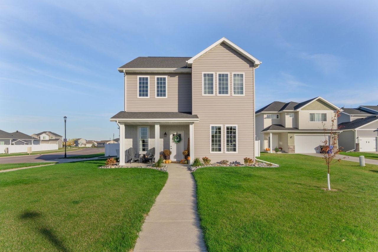 6552 Deer Creek Parkway S, Fargo, ND 58104 Main Photo