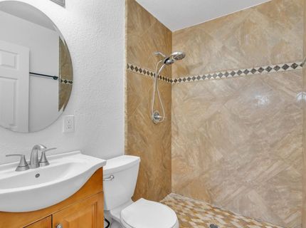 7467 Center Pkwy, Sacramento, CA 95823 Photo