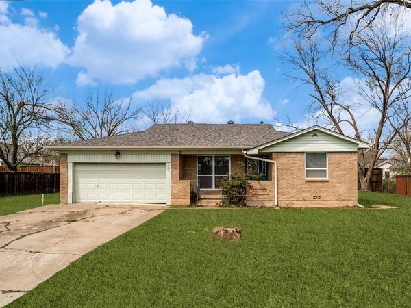 266 W Fulton Street, Van Alstyne, TX 75495