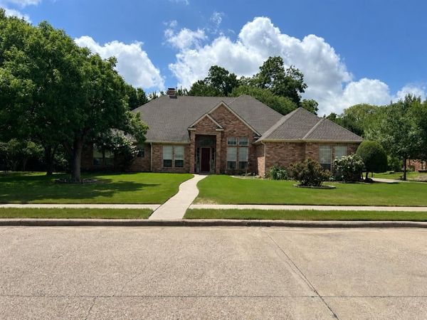 1810 Plum Creek Drive, Midlothian, TX 76065