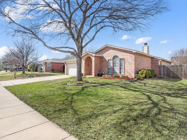 400 Candlestick Trail, Saginaw, TX 76179