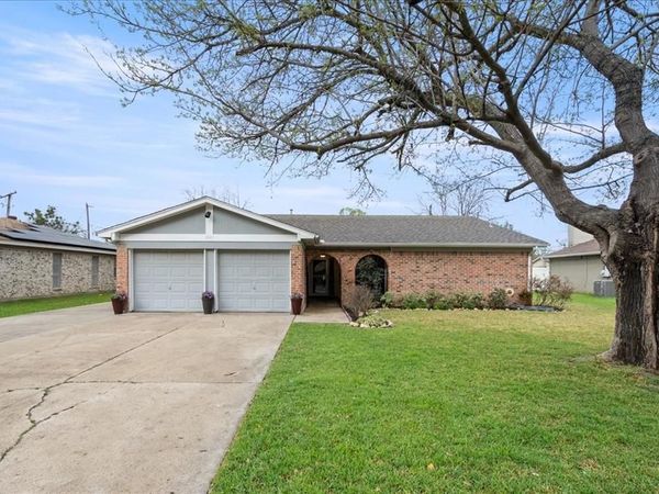 1405 Timberline Drive, Benbrook, TX 76126