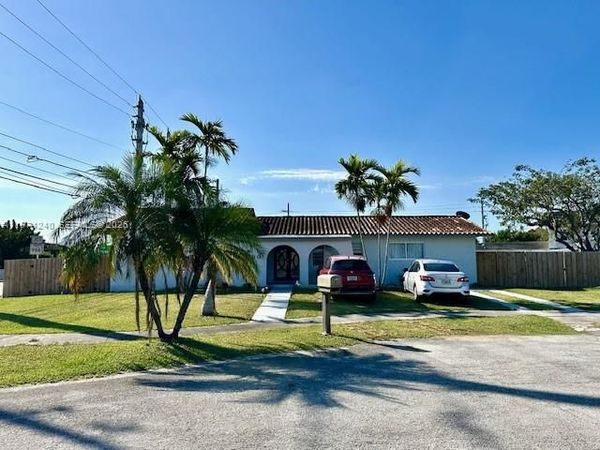 10700 SW 70th St , Miami, FL 33173