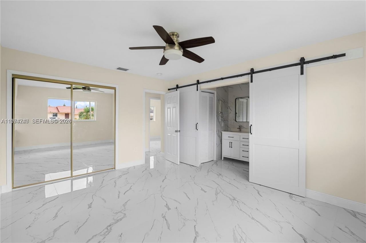 10700 SW 70th St , Miami, FL 33173 Photo