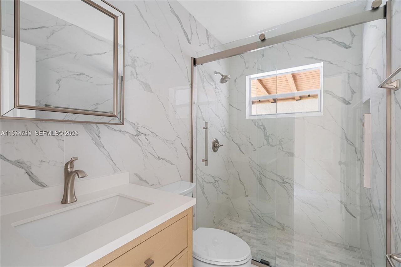 10700 SW 70th St , Miami, FL 33173 Photo