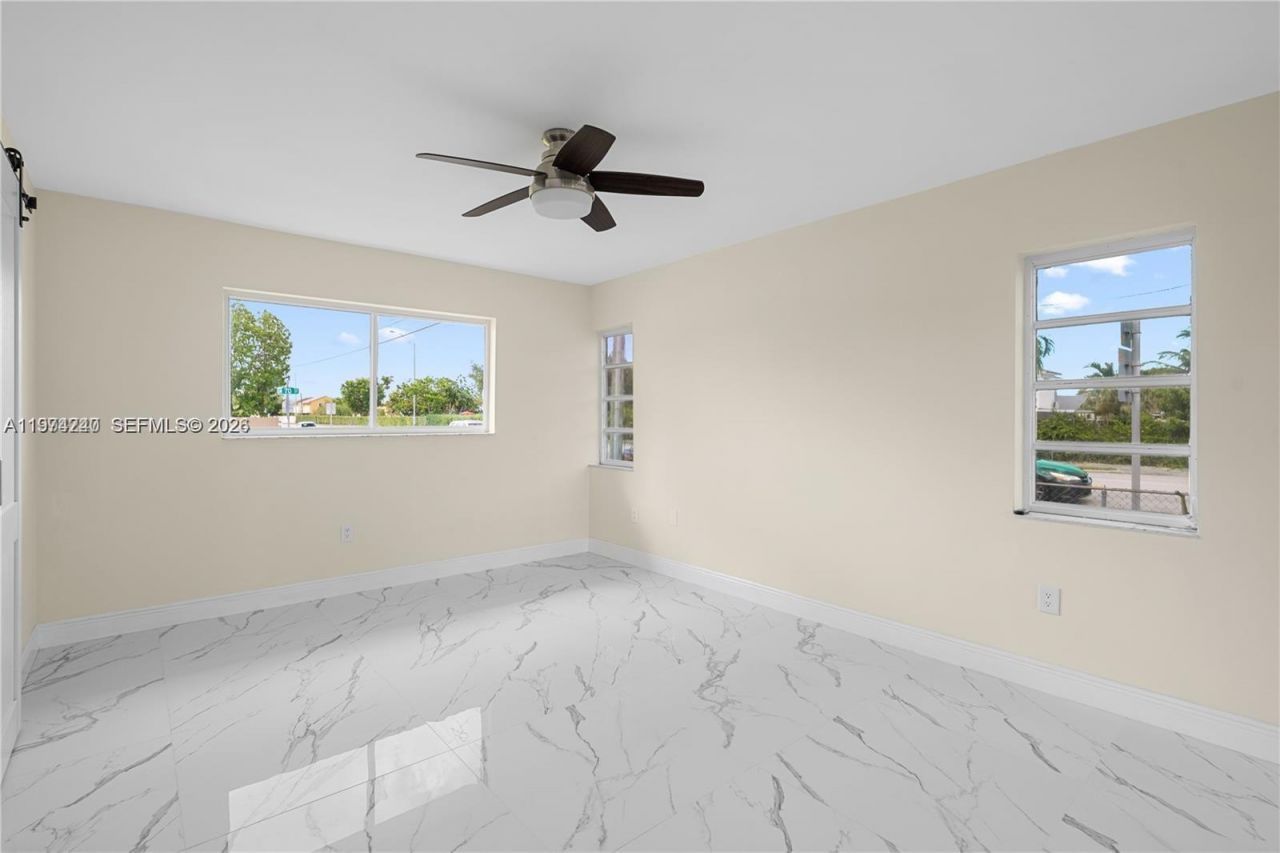 10700 SW 70th St , Miami, FL 33173 Photo