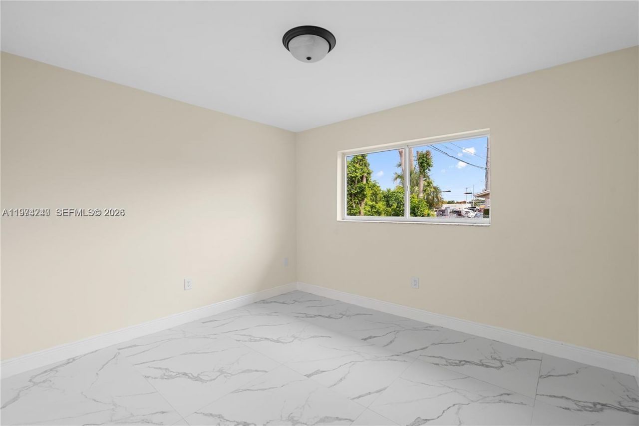 10700 SW 70th St , Miami, FL 33173 Photo