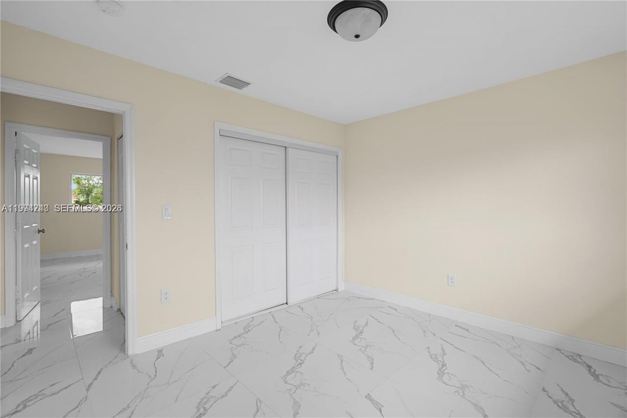 10700 SW 70th St , Miami, FL 33173 Photo