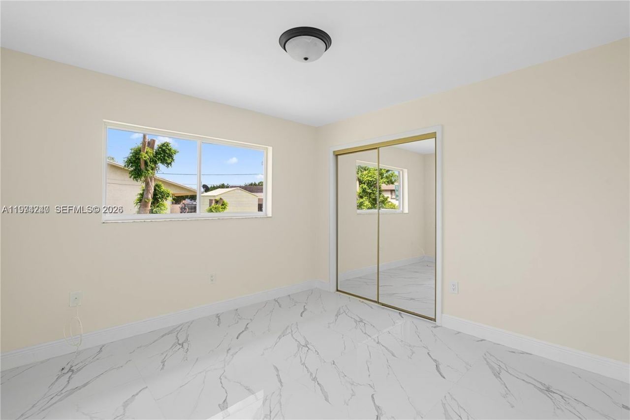 10700 SW 70th St , Miami, FL 33173 Photo