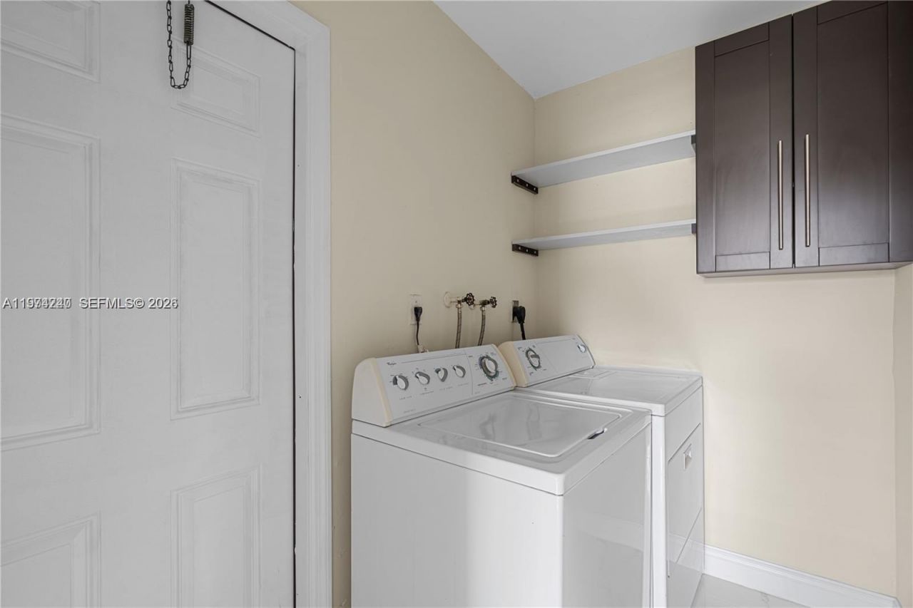 10700 SW 70th St , Miami, FL 33173 Photo