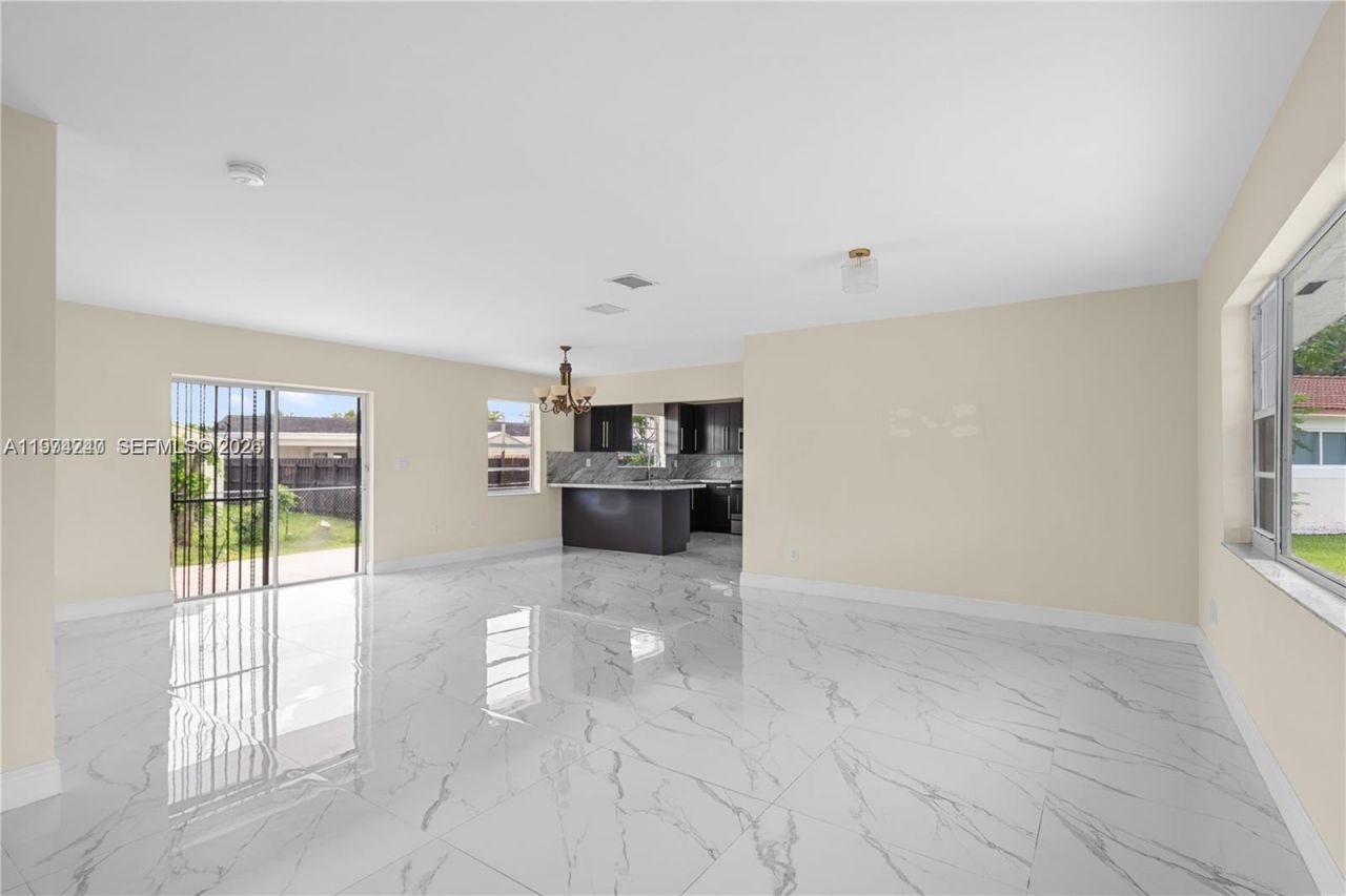 10700 SW 70th St , Miami, FL 33173 Photo