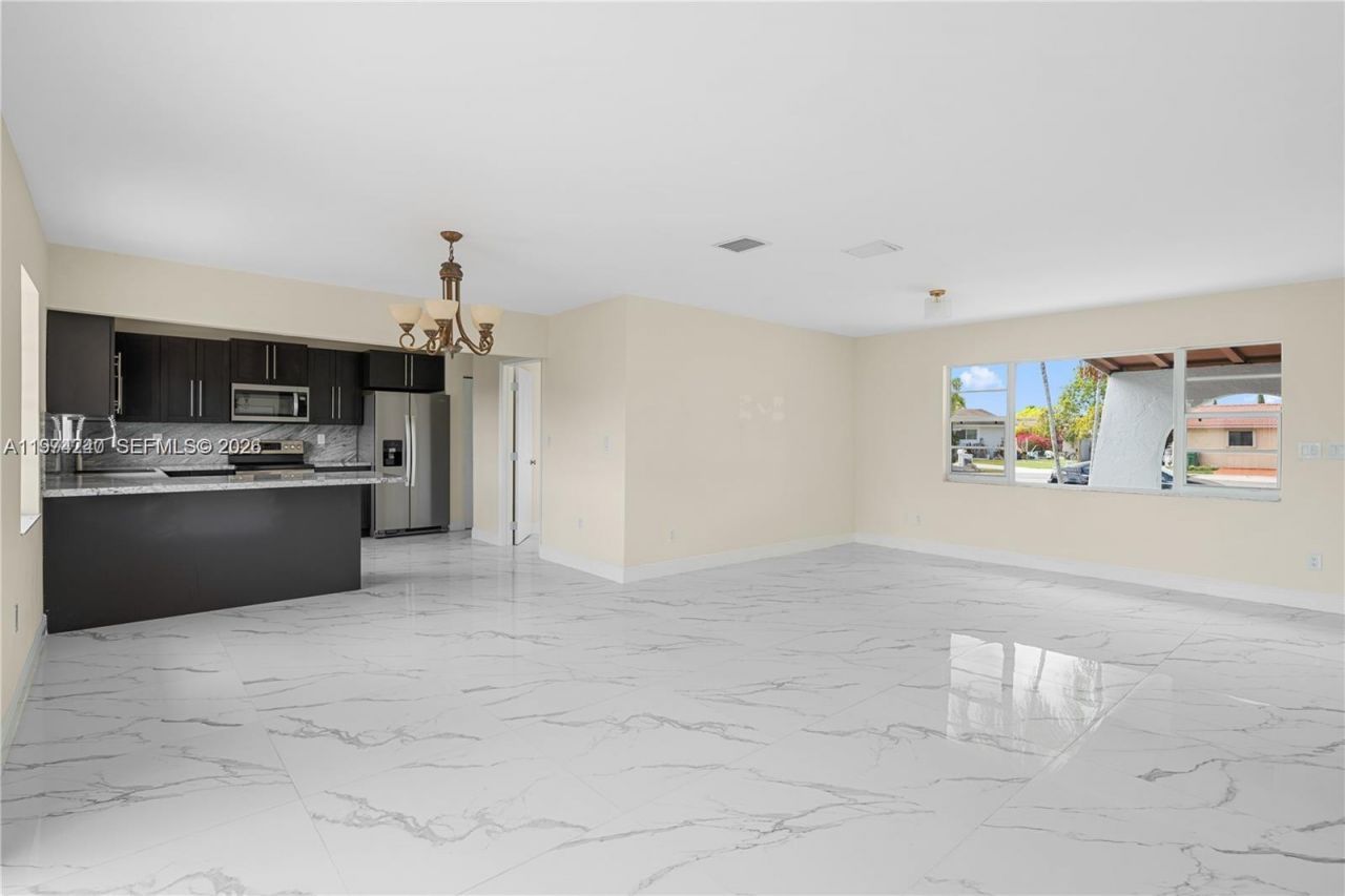 10700 SW 70th St , Miami, FL 33173 Photo