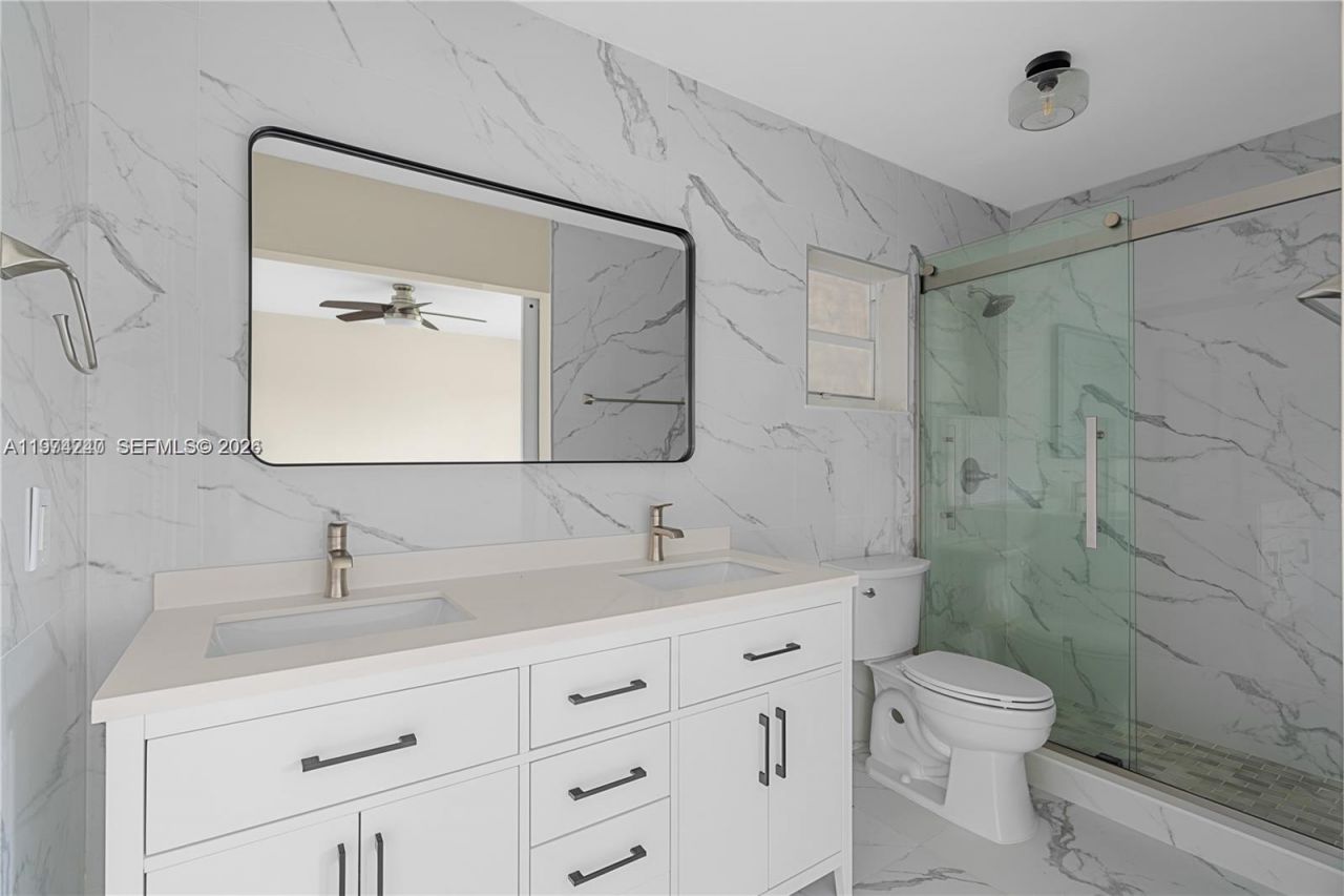 10700 SW 70th St , Miami, FL 33173 Photo