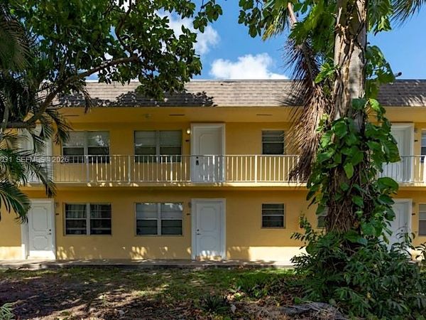 5192 NE 6th Ave, Unit 820, Oakland Park, FL 33334