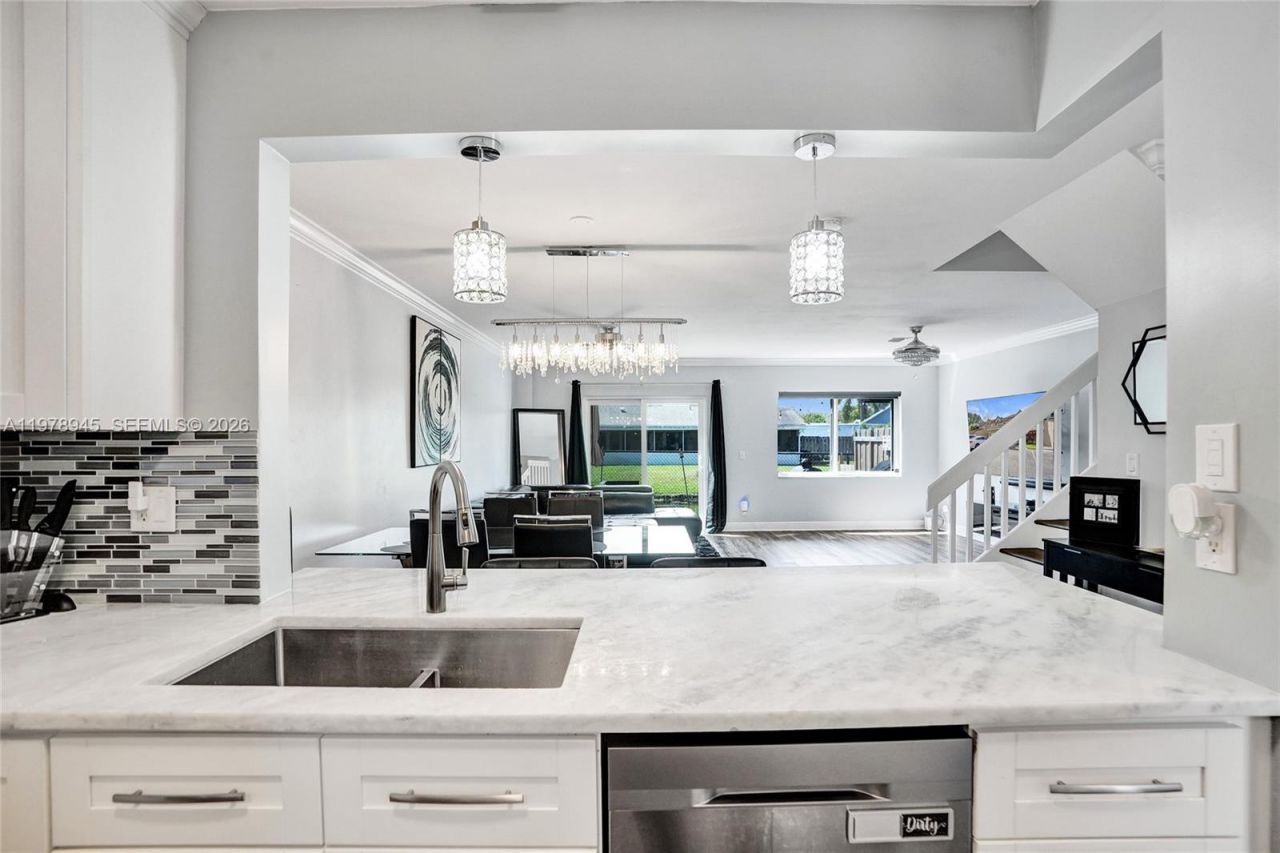 3703 NW 91st Ln , Sunrise, FL 33351 Photo