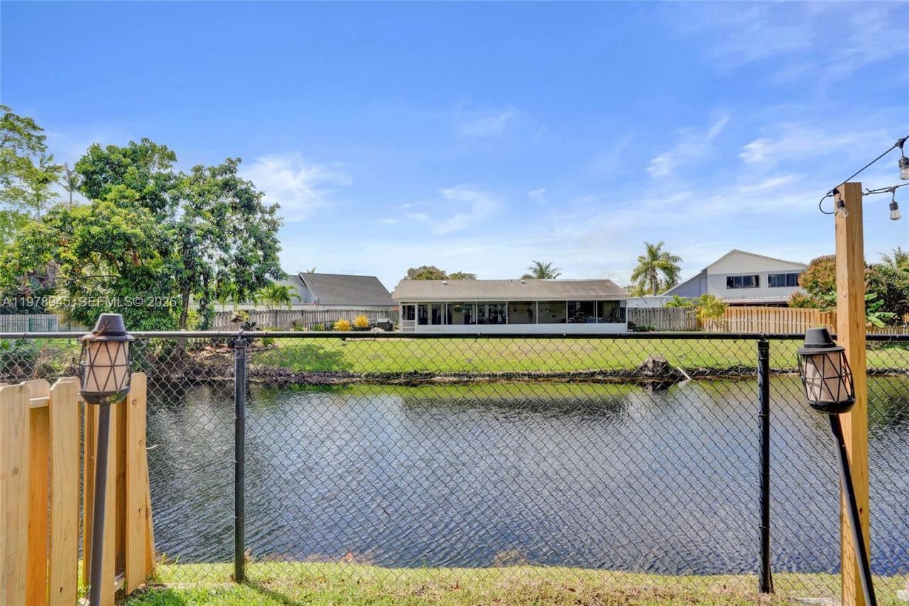 3703 NW 91st Ln , Sunrise, FL 33351 Photo