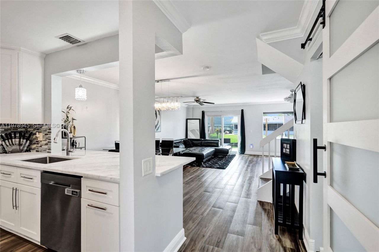 3703 NW 91st Ln , Sunrise, FL 33351 Photo