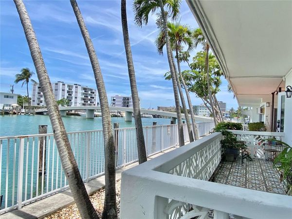 8040 Tatum Waterway Dr, Unit 5, Miami Beach, FL 33141