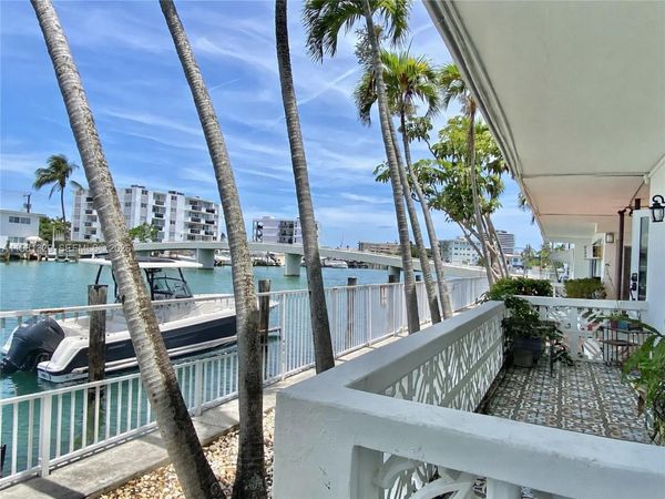 8040 Tatum Waterway Dr, Unit 5, Miami Beach, FL 33141
