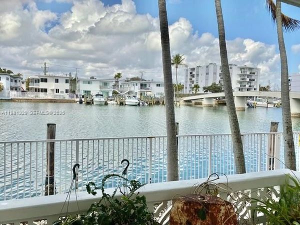 8040 Tatum Waterway Dr, Unit 5, Miami Beach, FL 33141