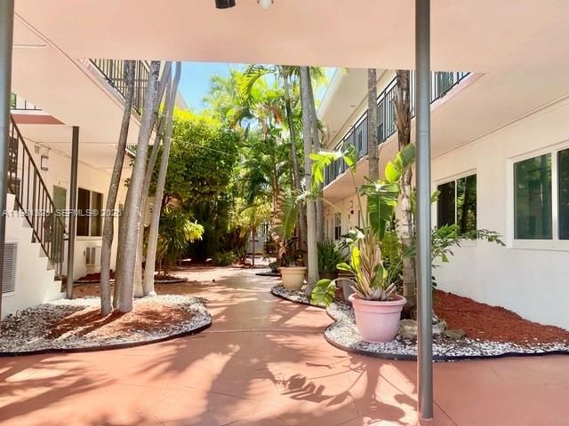 8040 Tatum Waterway Dr, Unit 5, Miami Beach, FL 33141 Photo