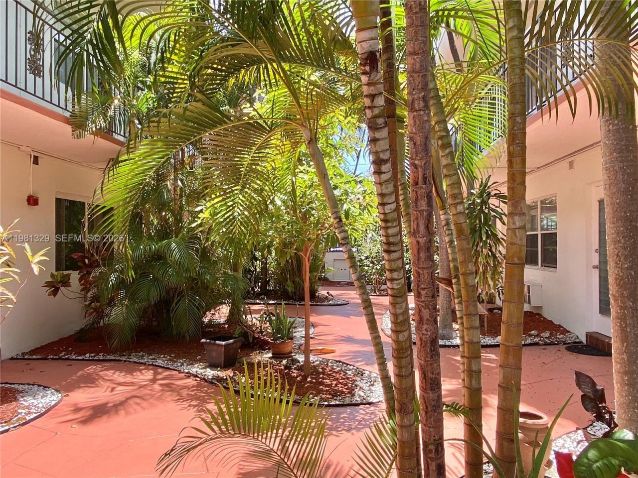 8040 Tatum Waterway Dr, Unit 5, Miami Beach, FL 33141 Photo