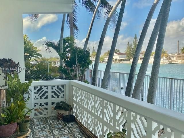 8040 Tatum Waterway Dr, Unit 5, Miami Beach, FL 33141 Photo
