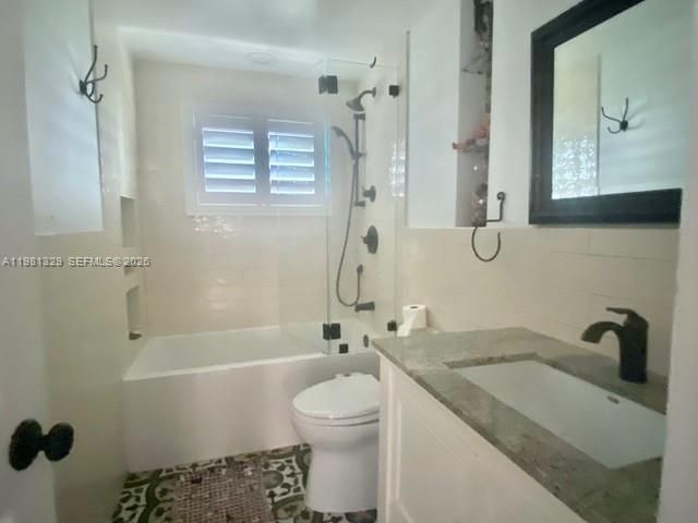 8040 Tatum Waterway Dr, Unit 5, Miami Beach, FL 33141 Photo