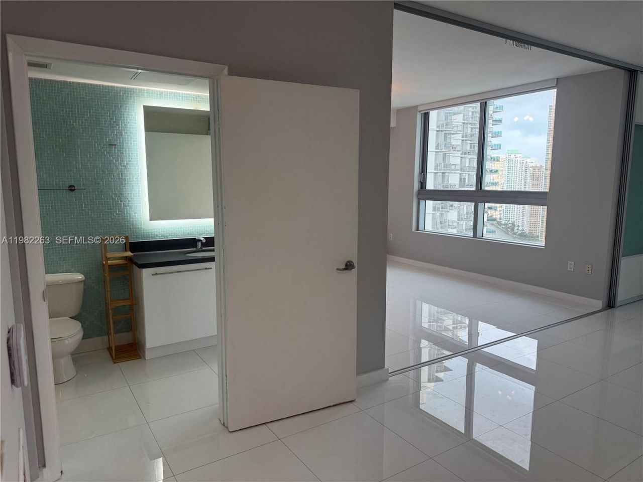 90 SW 3rd St, Unit 3203, Miami, FL 33130 Photo