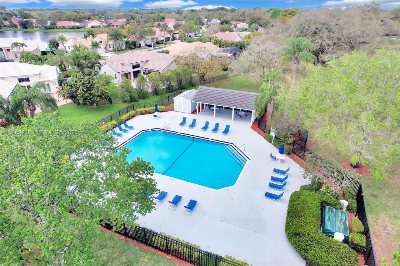 2632 Oak Park Cir, Davie, FL 33328 Photo