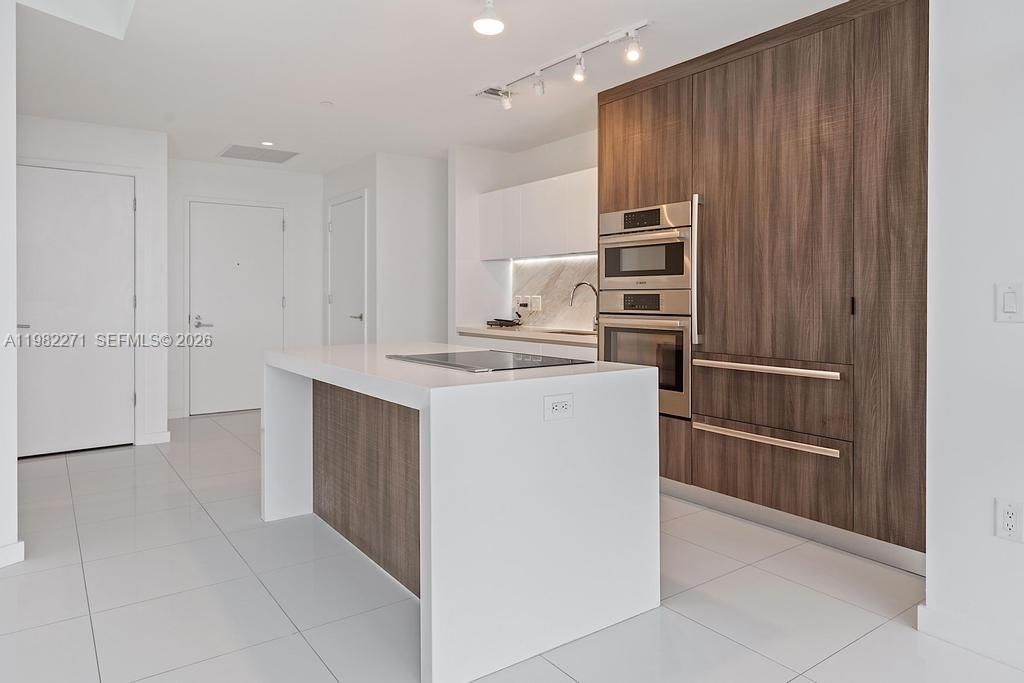 851 NE 1st Ave , Unit 2102, Miami, FL 33132 Photo