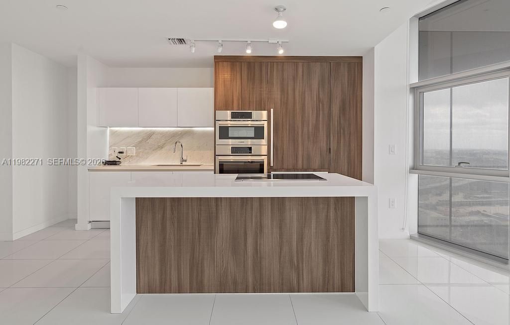 851 NE 1st Ave , Unit 2102, Miami, FL 33132 Photo