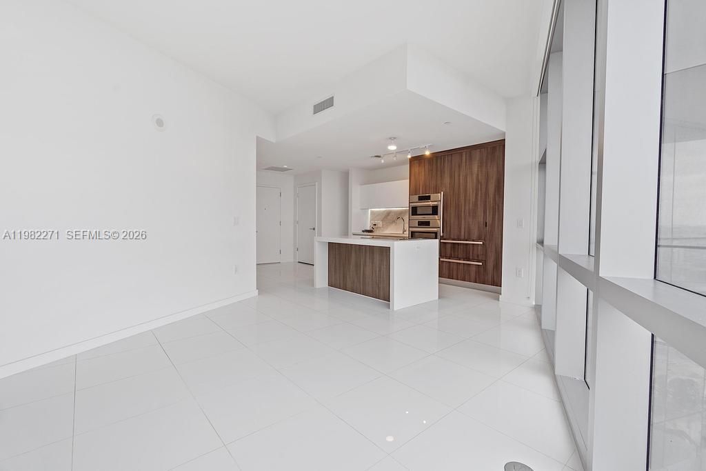 851 NE 1st Ave , Unit 2102, Miami, FL 33132 Photo