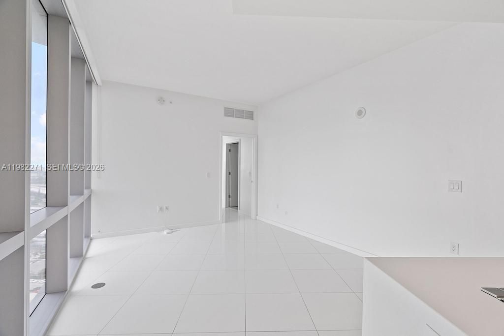 851 NE 1st Ave , Unit 2102, Miami, FL 33132 Photo