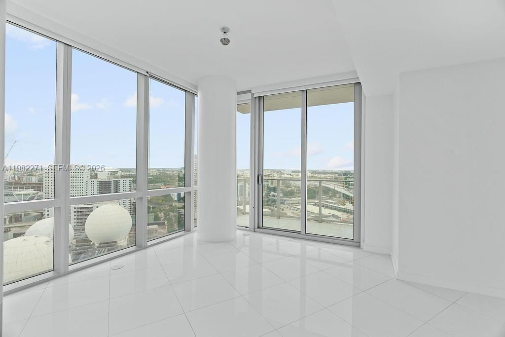 851 NE 1st Ave , Unit 2102, Miami, FL 33132 Photo