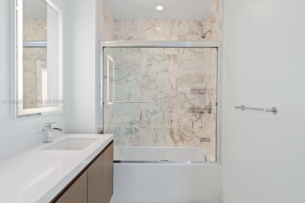 851 NE 1st Ave , Unit 2102, Miami, FL 33132 Photo