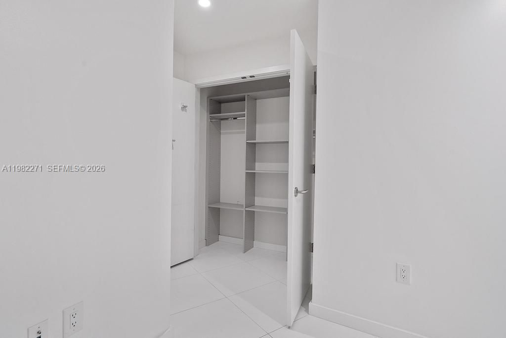 851 NE 1st Ave , Unit 2102, Miami, FL 33132 Photo