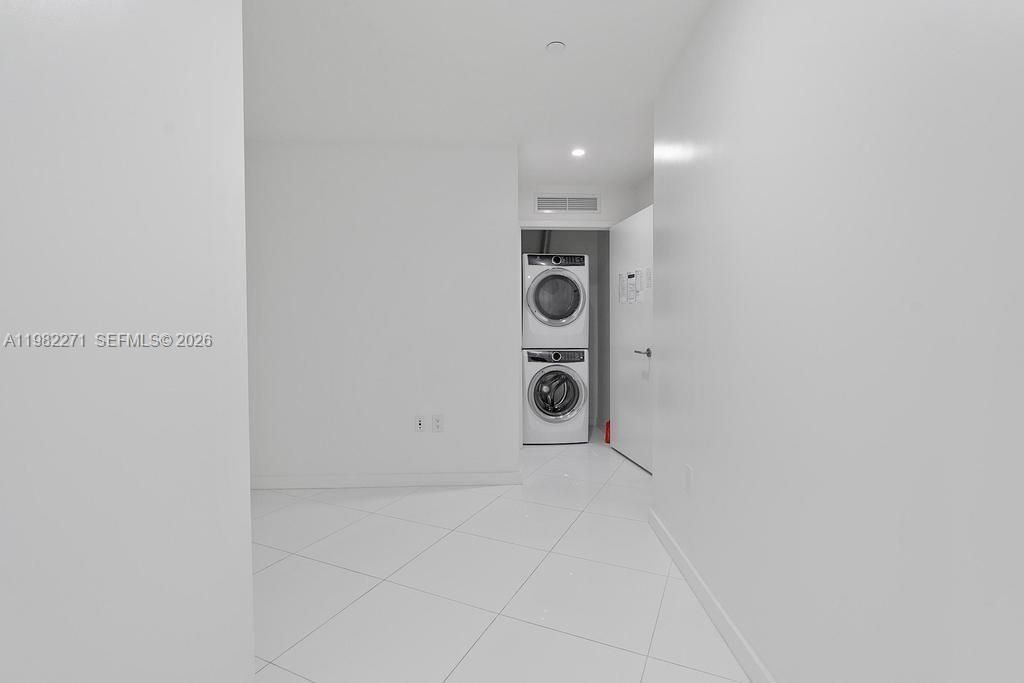 851 NE 1st Ave , Unit 2102, Miami, FL 33132 Photo