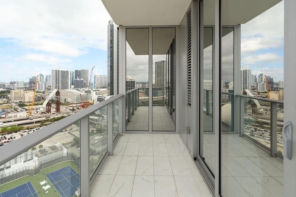 851 NE 1st Ave , Unit 2102, Miami, FL 33132 Photo