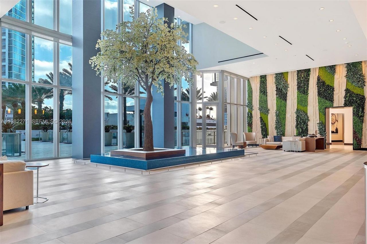 851 NE 1st Ave , Unit 2102, Miami, FL 33132 Photo