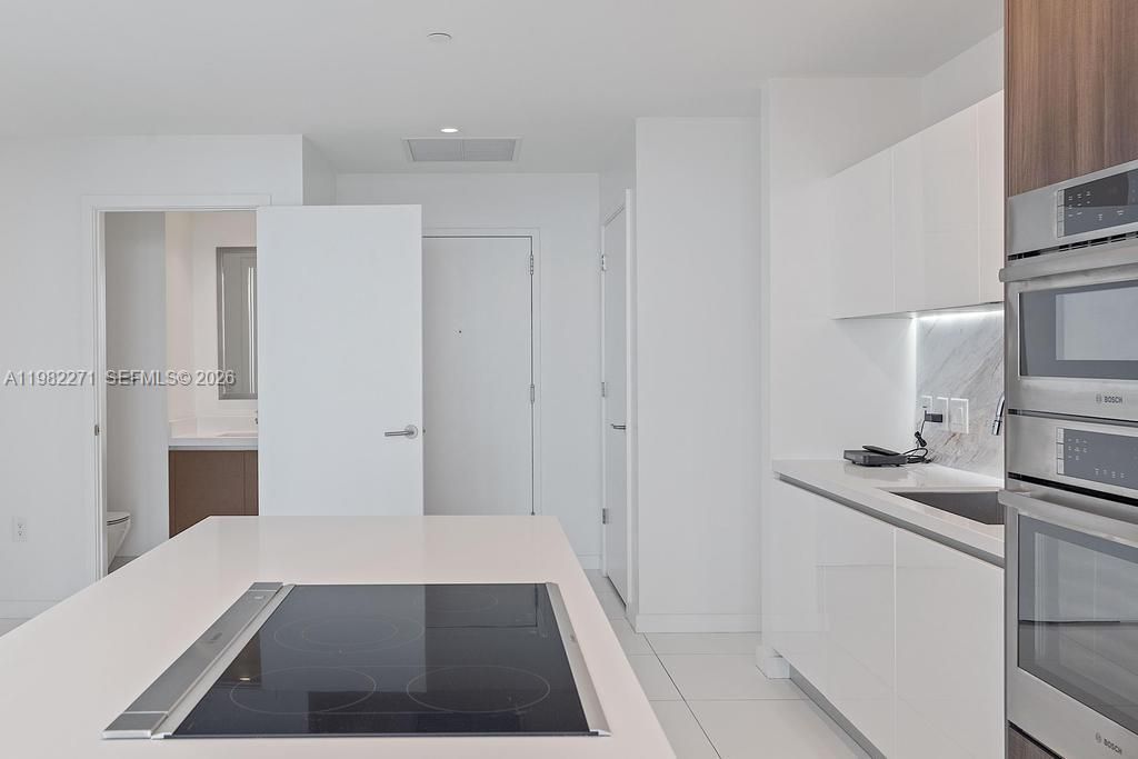 851 NE 1st Ave , Unit 2102, Miami, FL 33132 Photo