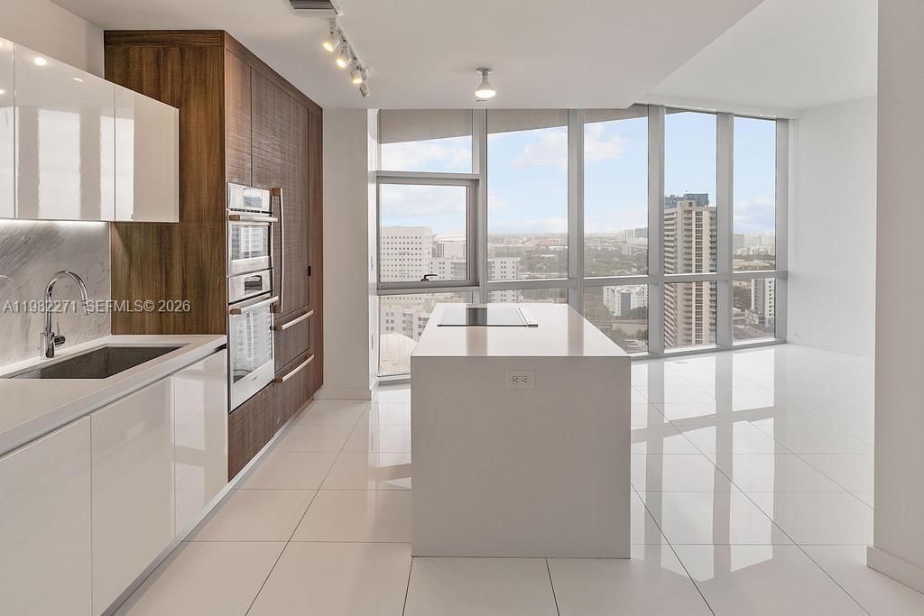 851 NE 1st Ave , Unit 2102, Miami, FL 33132 Photo