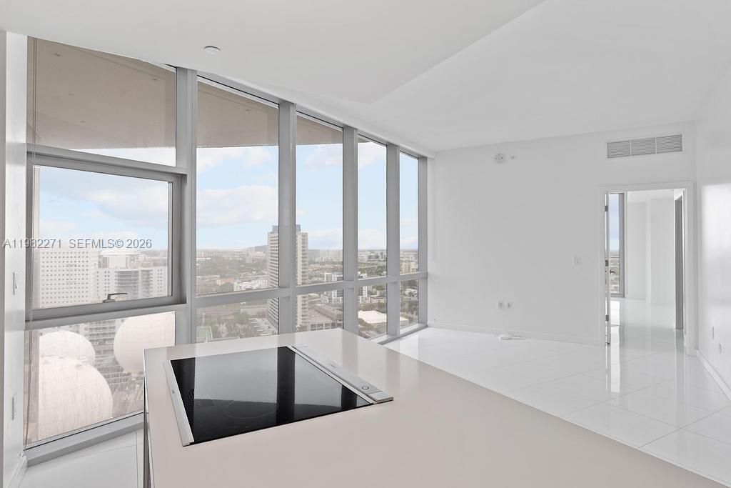 851 NE 1st Ave , Unit 2102, Miami, FL 33132 Photo